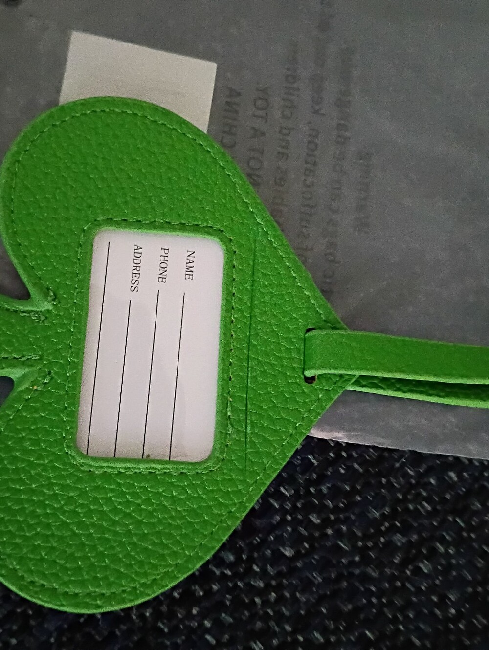 Kate Spade Grass Green Spade Luggage Tag/Bag Charm With Kate Spade logo - Picture 4 of 4